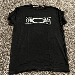 Oakley t shirt